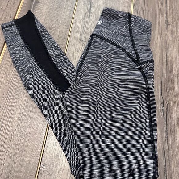 Lululemon Wunder Train with pockets 25” - Picture 1 of 3
